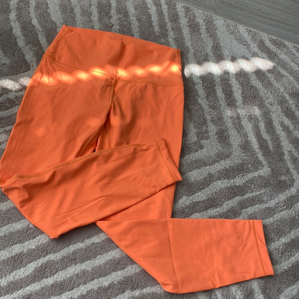 Orange is the new black! Lululemon wunder train!